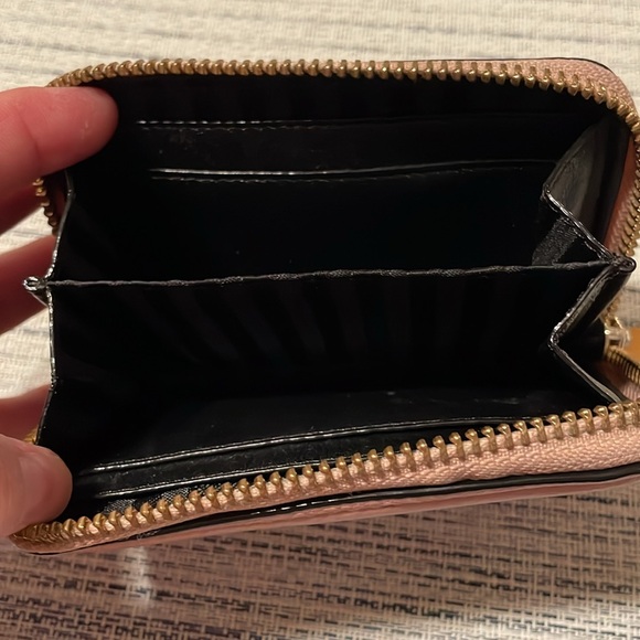 VICTORIA'S SECRET Small Wallet with Zip, Blush Pink, quilted V pattern - Picture 6 of 8